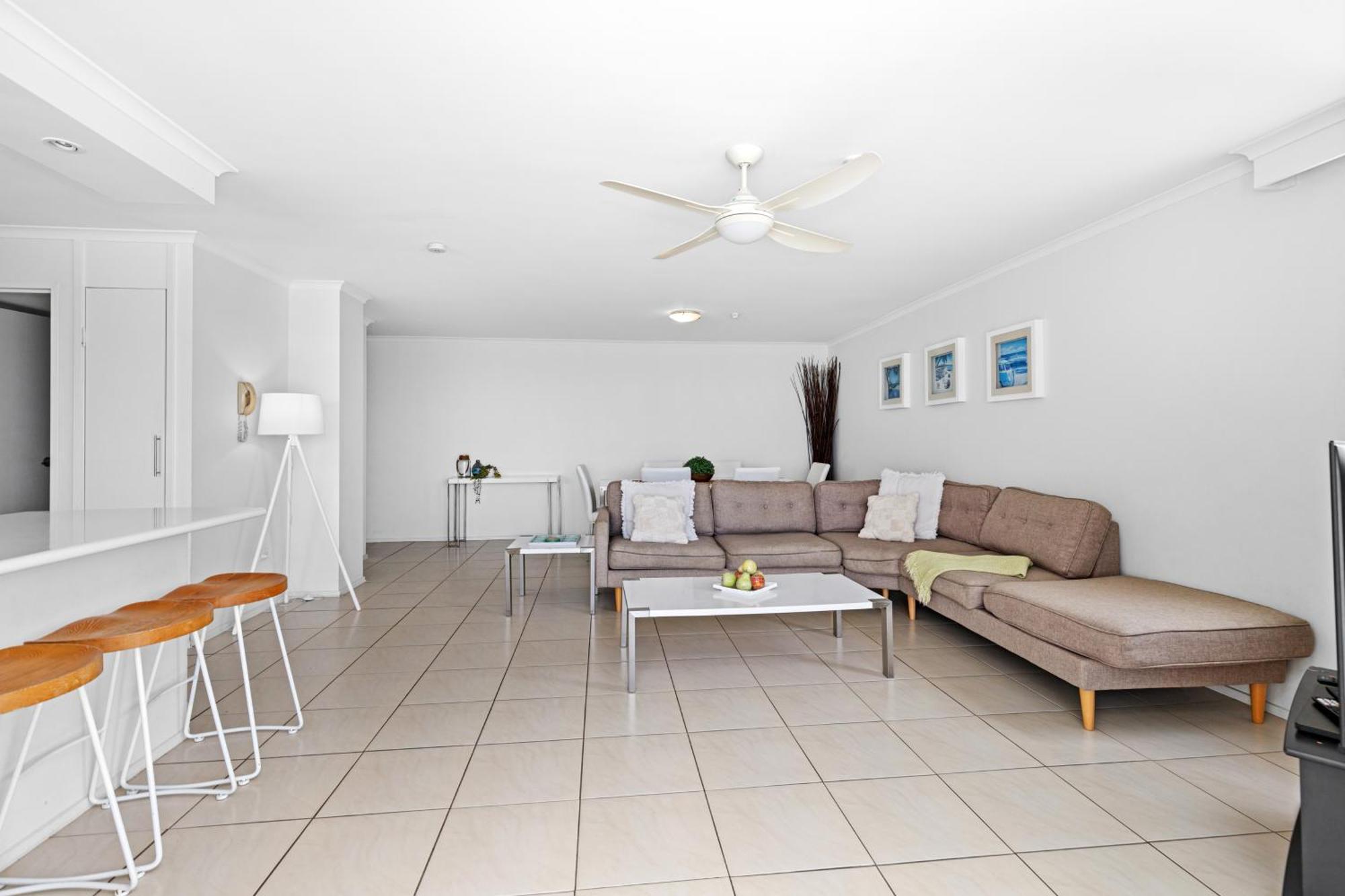 Viscount On The Beach Gold Coast Room photo